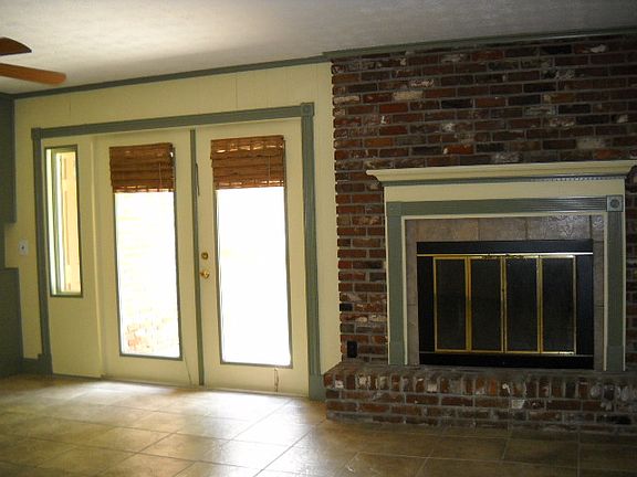 5th image of 936 Parkridge Cir W