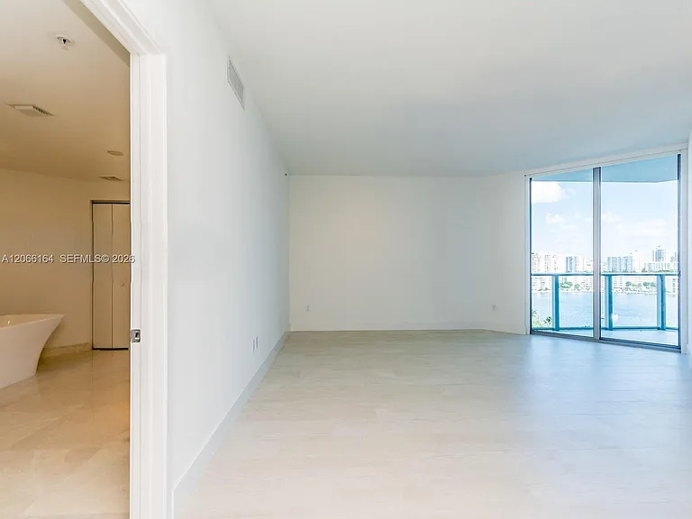 17301 Biscayne Blvd #1004 — Photo 11