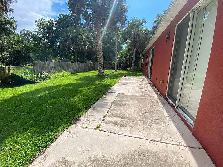 1004 Pine Tree Dr — Photo 17