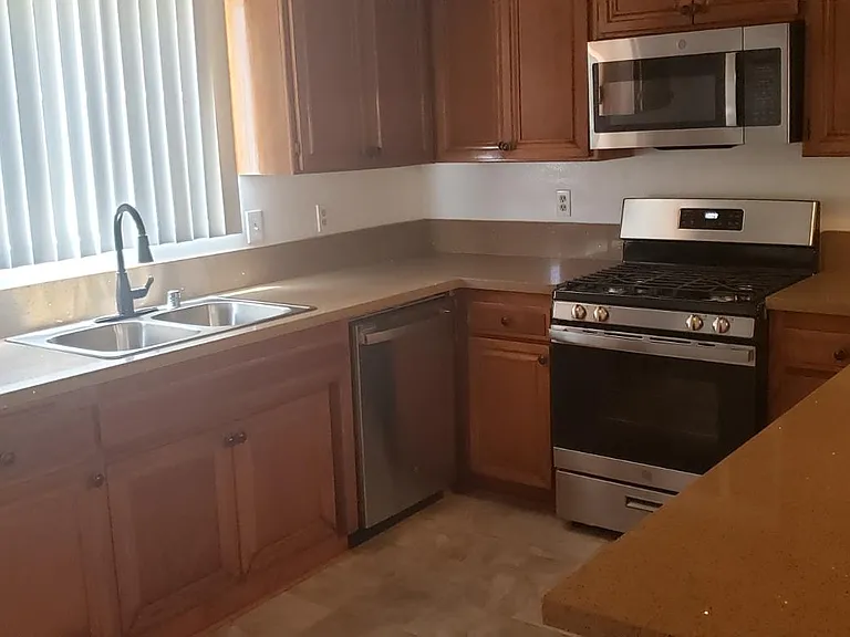 17178 Chatsworth St #2 — Photo 4