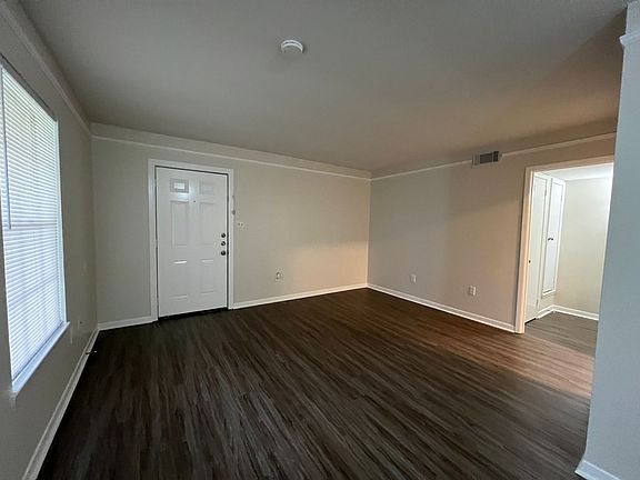 2nd image of 500 Willow Dr #Wilc4