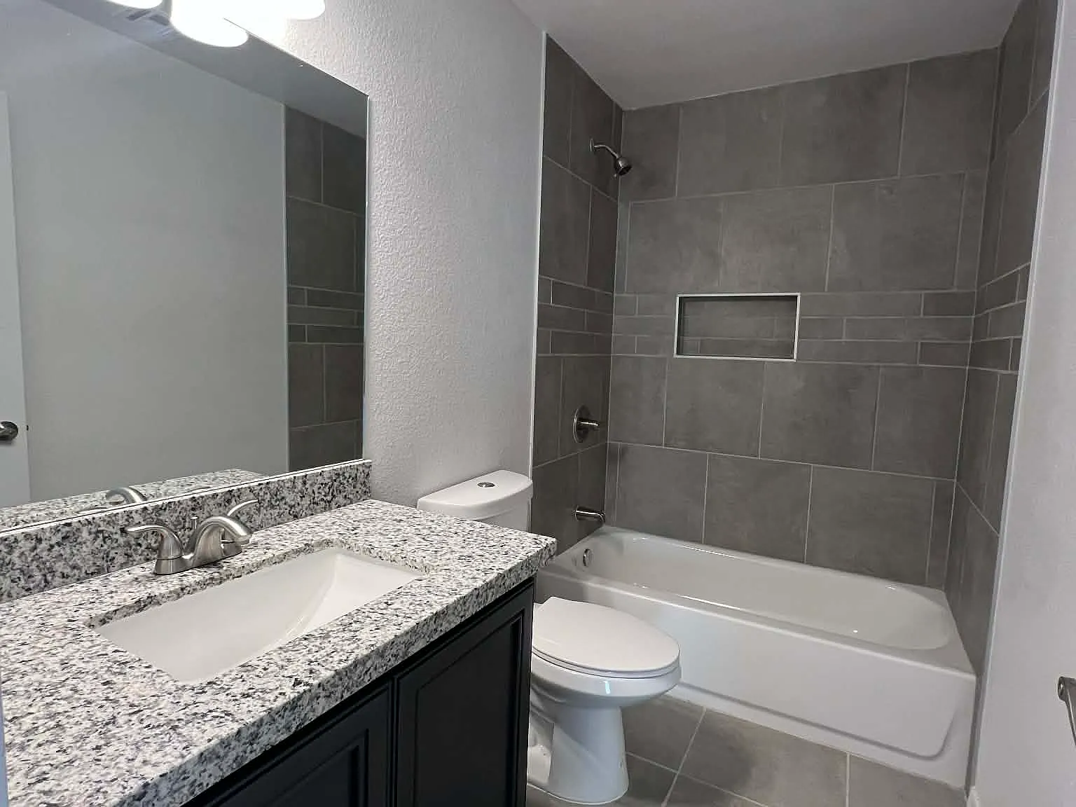 4 bed, 1599 sqft, $1,800 — Photo 3