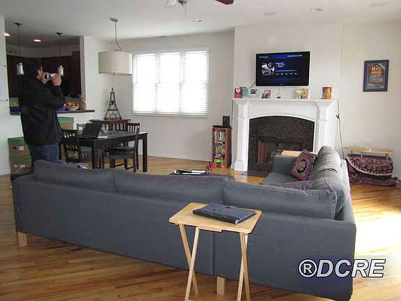 4th image of 2054 W Chase Ave APT 2S