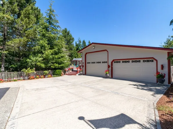 810 N Marsh Ln, Florence, OR 97439