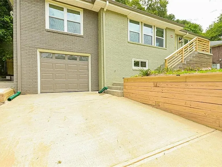 220 Napoleon Dr SW — Photo 30