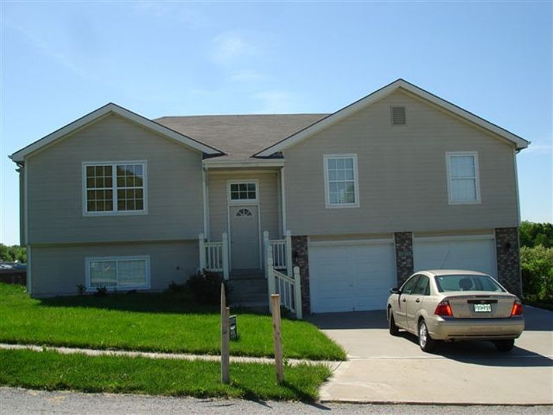 1st image of 1310 SW Cross Creek Dr