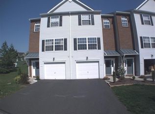 1271 Basswood Ln, Whitehall, PA 18052