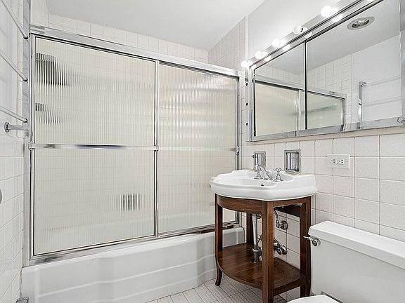 4th image of 205 E 63rd St APT 16F