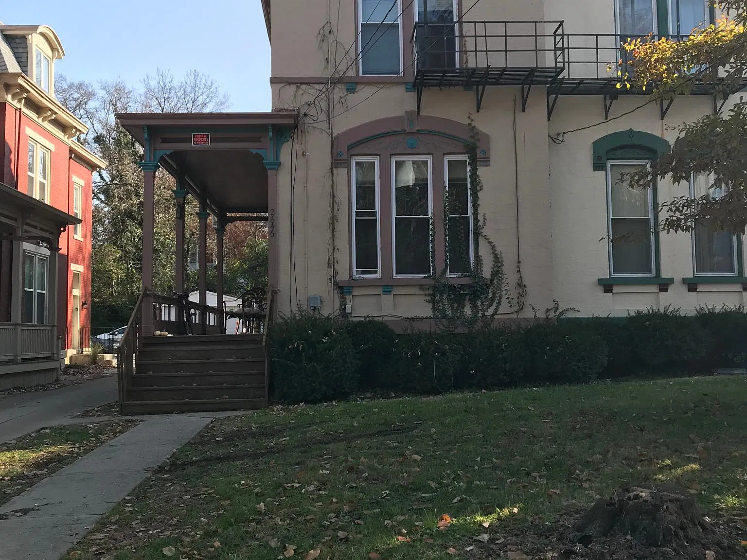 3 bed, 1.5 bath, 1932 sqft, $2,300 — Photo 2