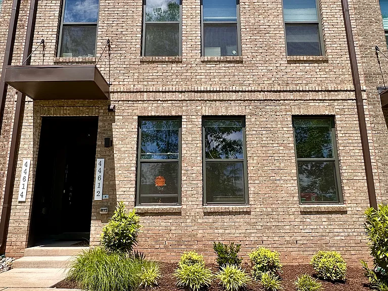 44612 Wolfhound Sq — Photo 1