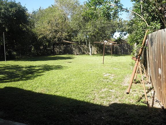 4th image of 805 E Clare St