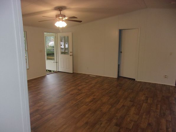 121 Red Oak Ln