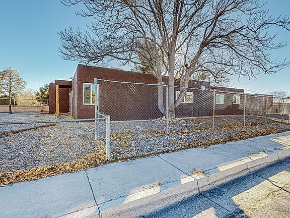 3rd image of 2745 Morningside Dr NE