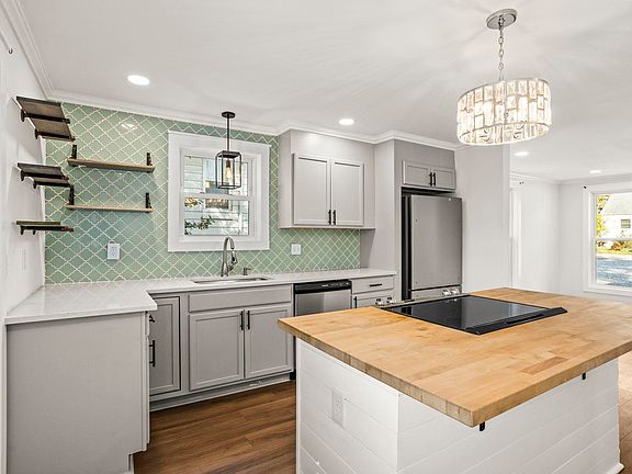 11th image of 12 Hudson St