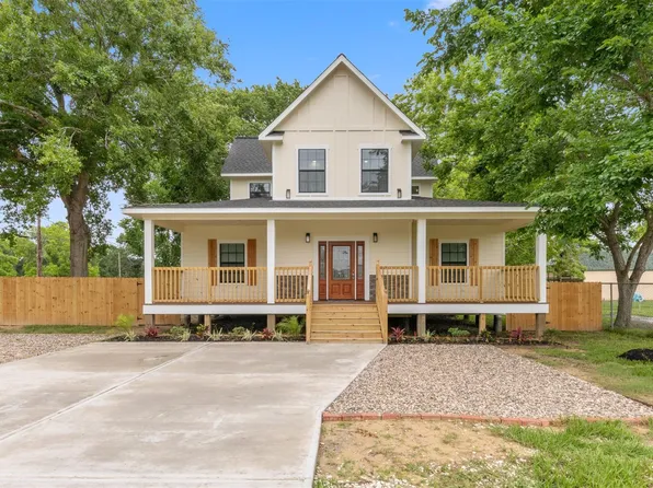 10002 Wilma Ln, Beach City, TX 77523