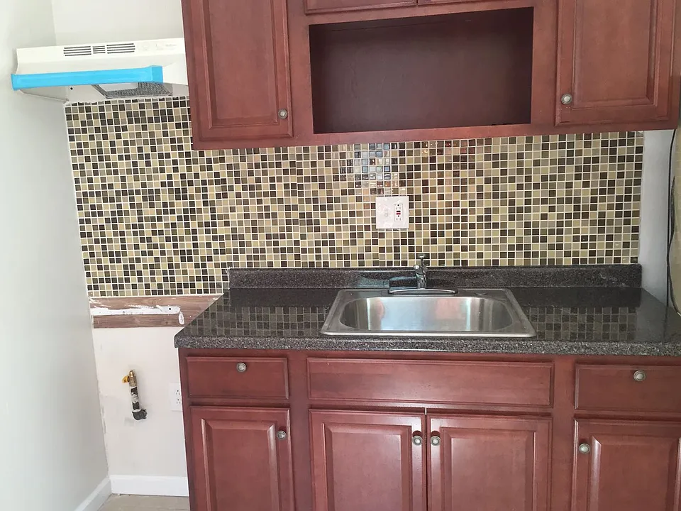 901 E Cliveden St #4