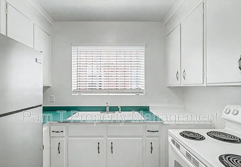 736 E 45th St #1 — Photo 8
