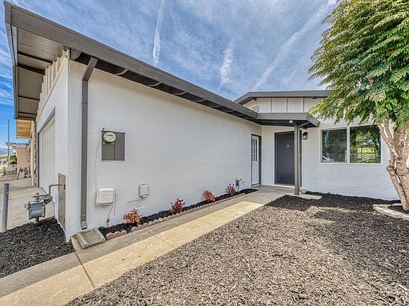 2nd image of 520 Calaveras Dr