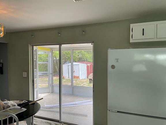 4th image of 9411 Melrose St