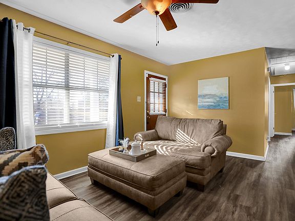 3rd image of 3048 Watson St