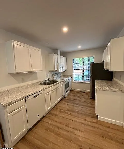 4247 The Oaks Dr — Photo 5