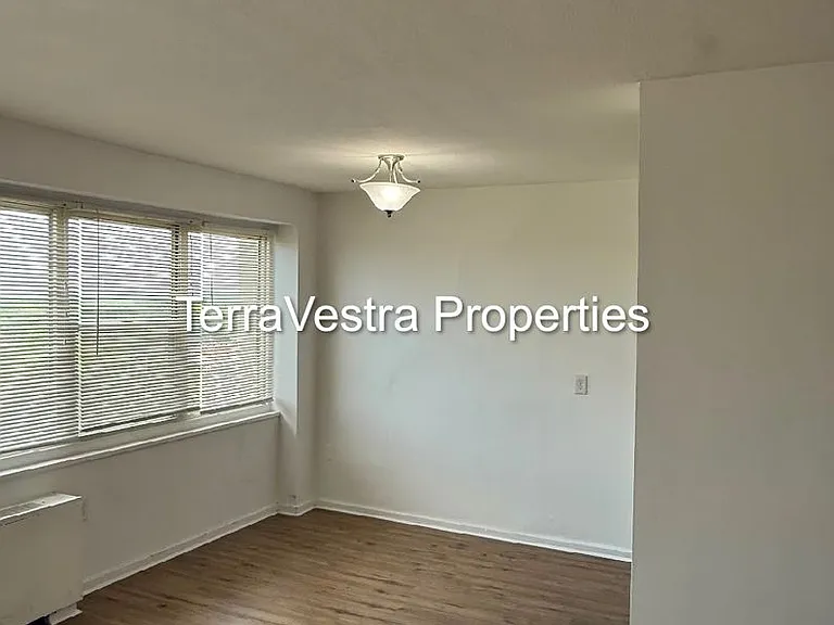 1003 Barclay Towers — Photo 14