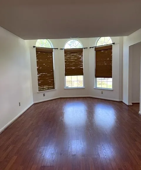 238 Sherbrooke Dr — Photo 3