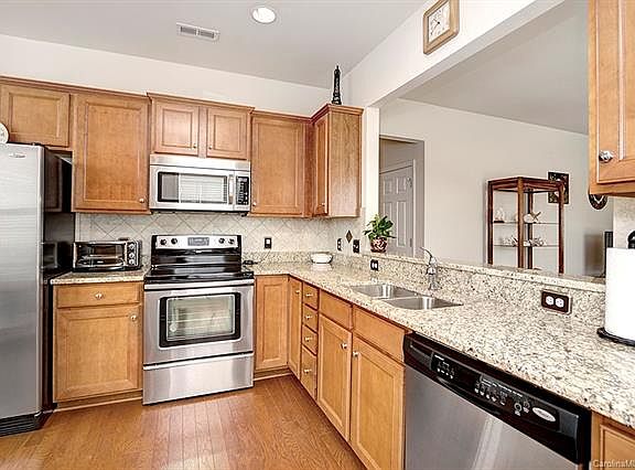 3rd image of 1501 River Bend Blvd