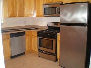 4th image of 156 Pine St #2