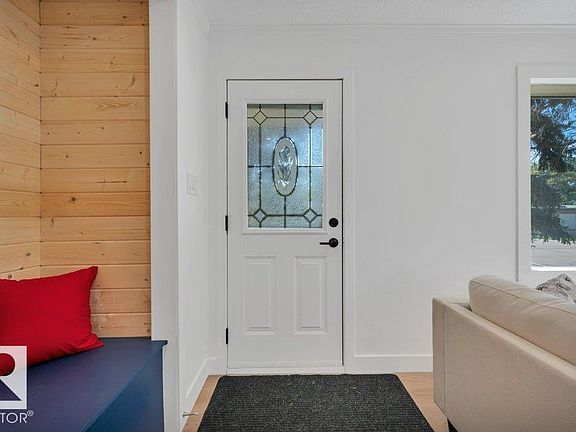 2nd image of 899 Alder Ave