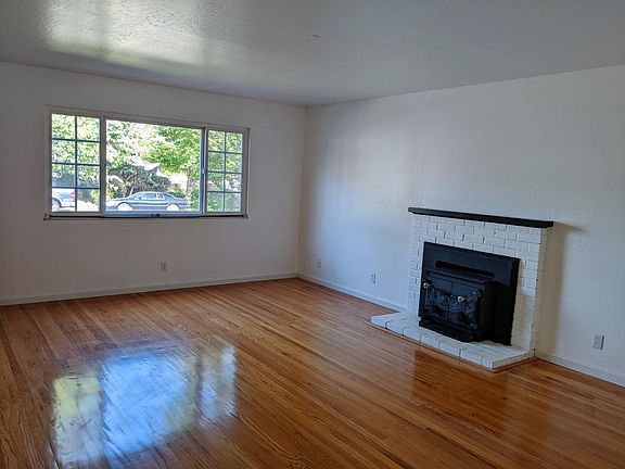 2nd image of 2631 Brown St