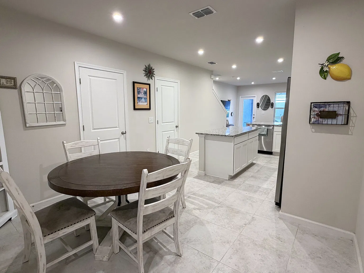 3 bed, 2.5 bath, 1400 sqft, $1,895 — Photo 3