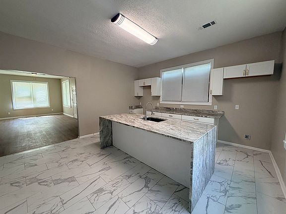 5th image of 634 N Manassas St