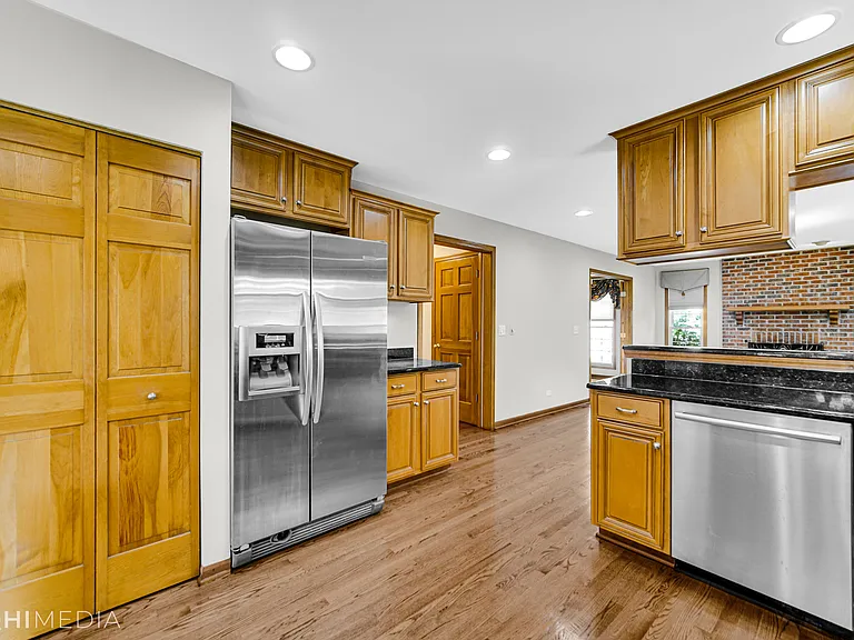 1341 E Thacker St — Photo 11