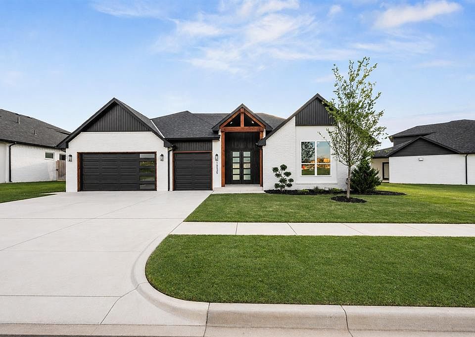 1st image of 15525 Aparados Way
