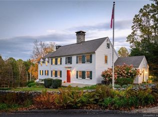 7 Bradley Ln, Sandy Hook, CT 06482