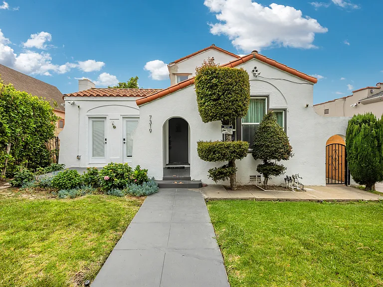7319 S Hobart Blvd — Photo 12