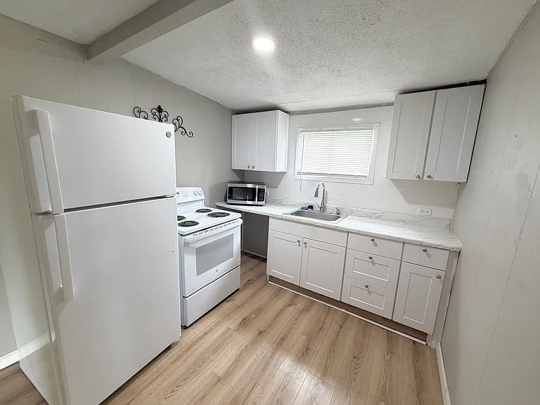 3304 W Cesar E Chavez Blvd #B — Photo 3