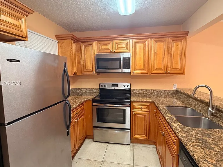 1760 Windorah Way #H — Photo 3