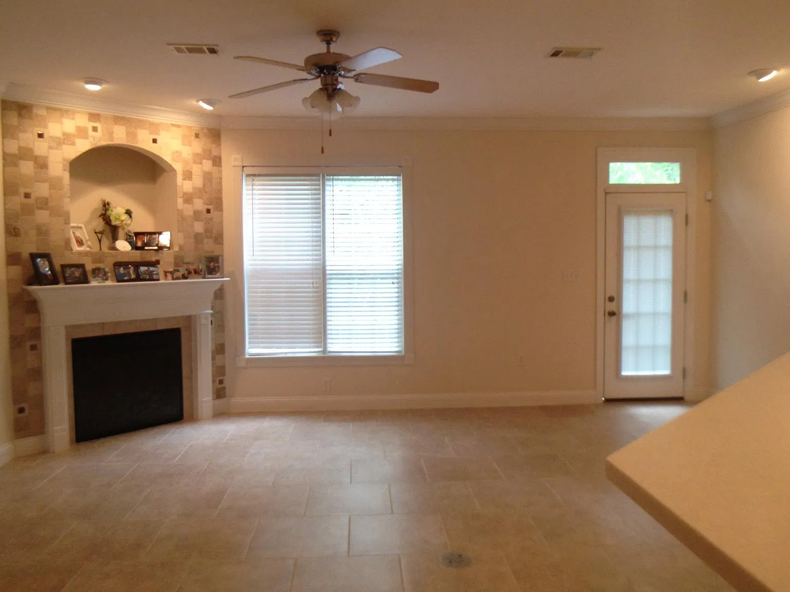 3 bed, 2.5 bath, 1522 sqft, $2,050 — Photo 3