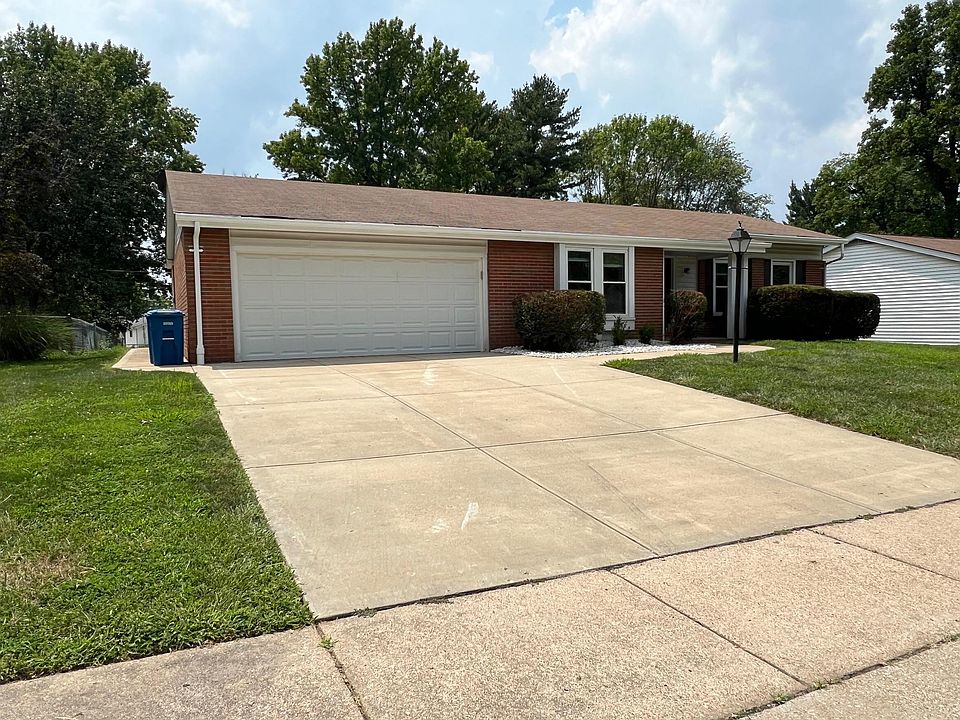 1st image of 61 White Plains Dr