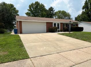 61 White Plains Dr, Chesterfield, MO 63017