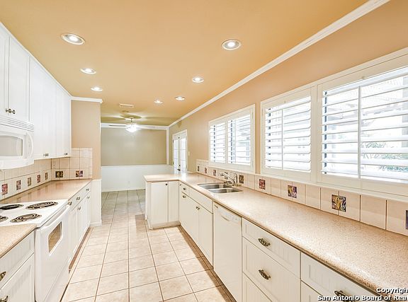 3rd image of 8114 Sunshine Trail Dr