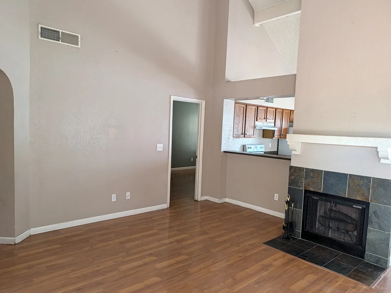 3 bed, 1092 sqft, $1,800 — Photo 3