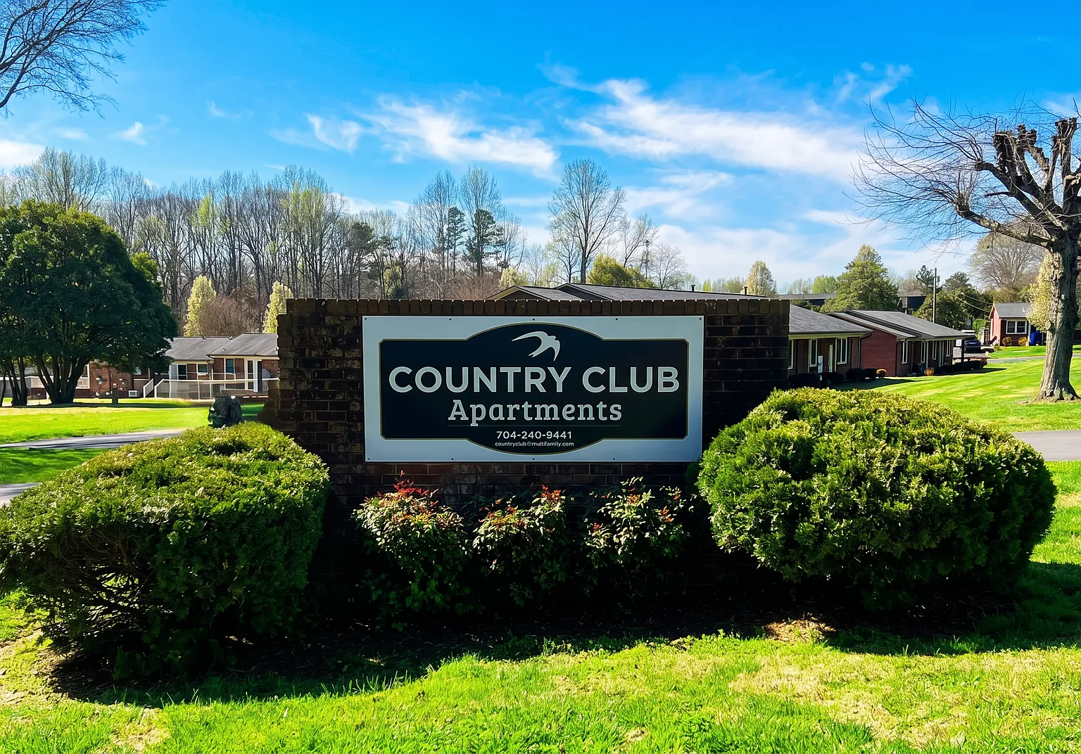Country Club Apartments — Photo 3