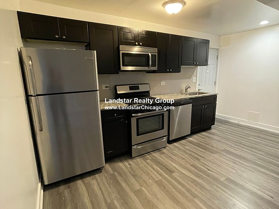 1st image of 2942 W Montrose Ave APT 1R