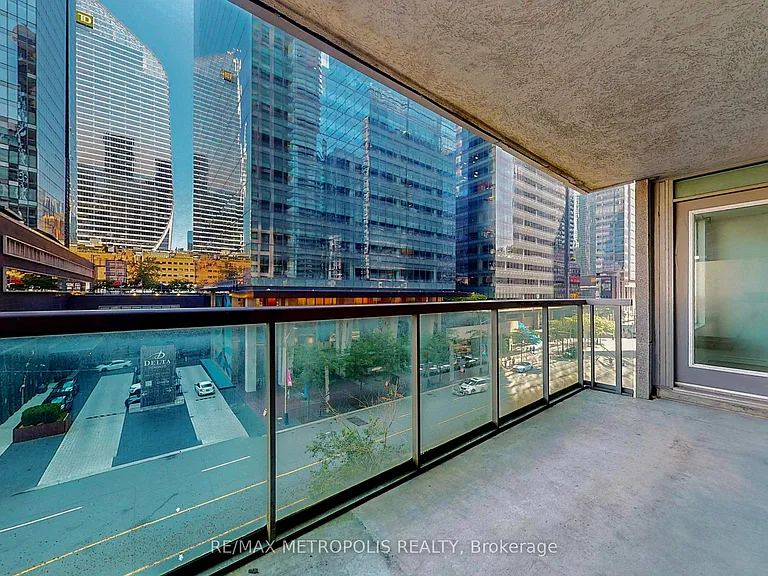 30 Grand Trunk Cres #502 — Photo 30