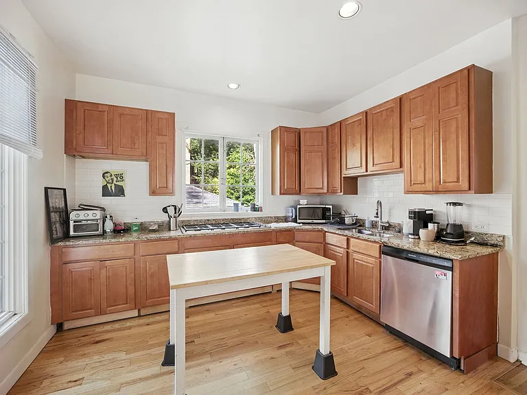 627 Library Pl — Photo 14