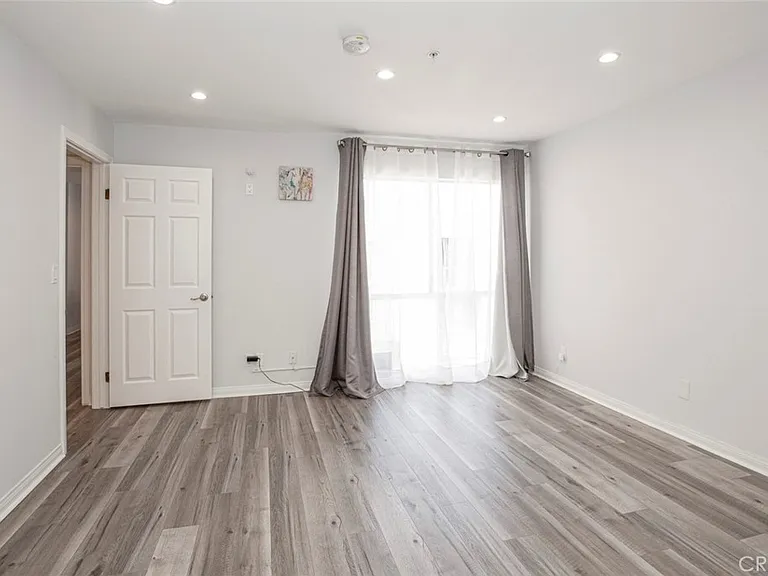 110 W Maple St #30 — Photo 33