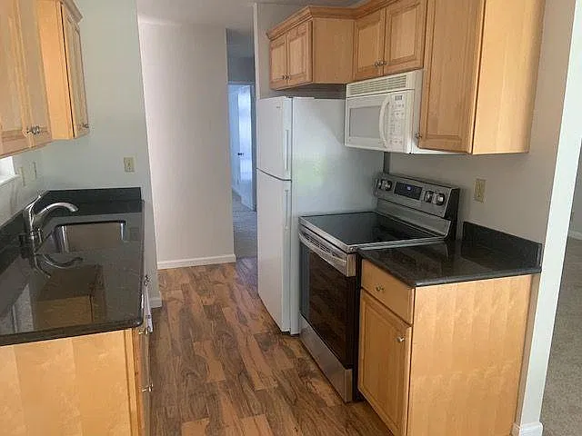 2 bed, 810 sqft, $2,550 — Photo 2